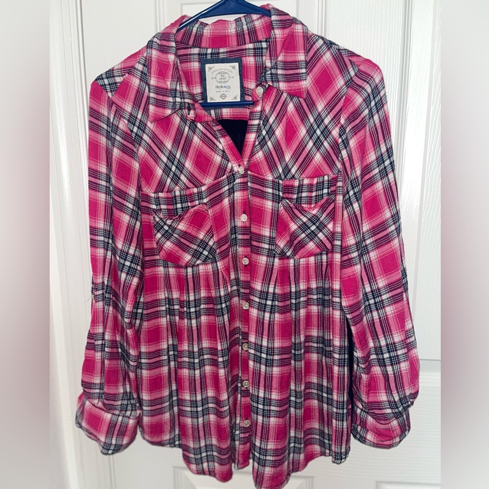 Style & Co Women long sleeves button shirt pink and navy blue medium plaids